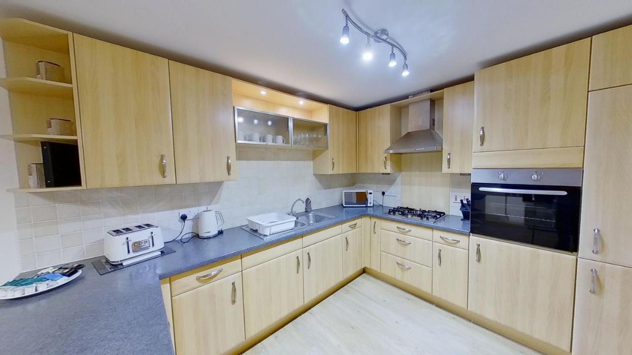 Orange Town House - Shaw Road, Only 6 Minutes To City Centre Aberdeen Exterior foto