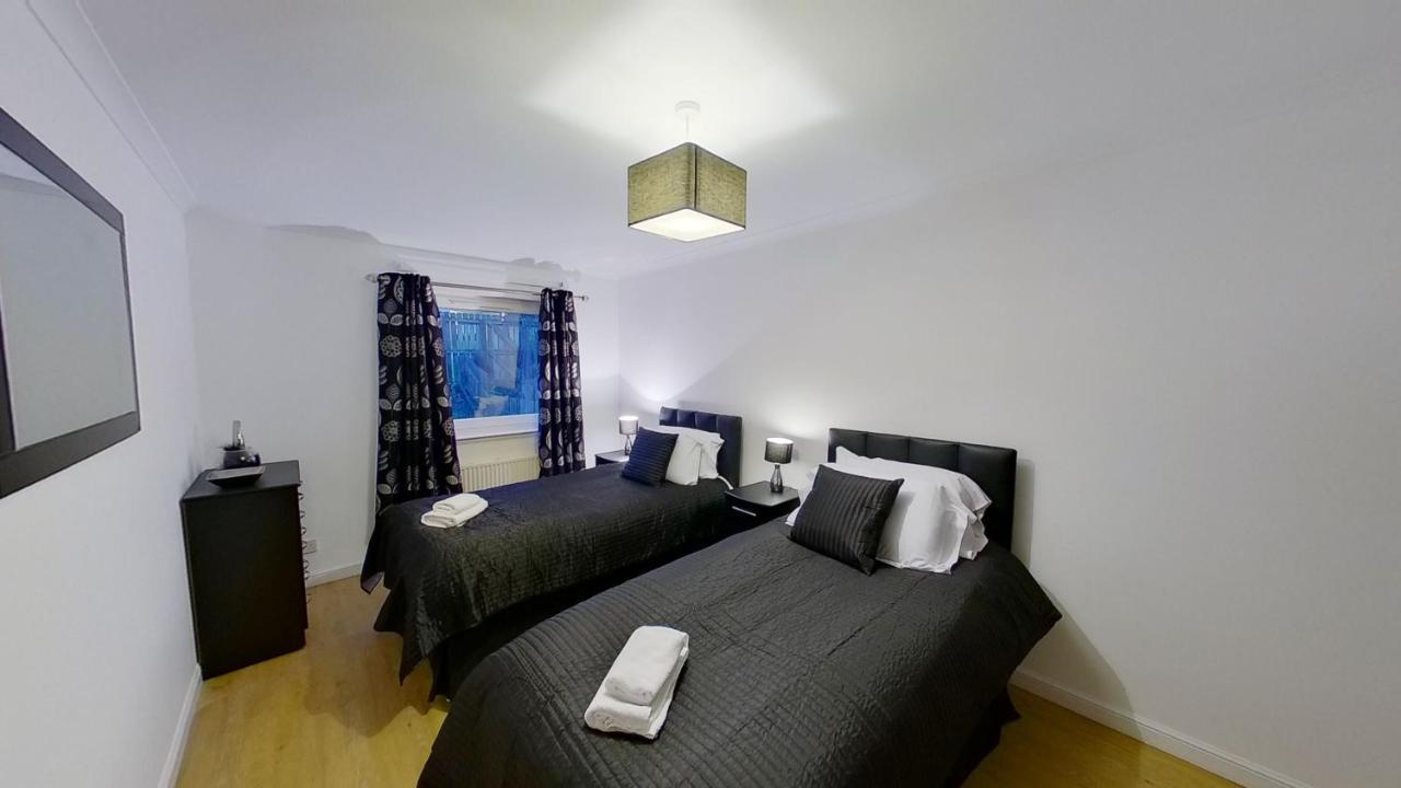 Orange Town House - Shaw Road, Only 6 Minutes To City Centre Aberdeen Exterior foto