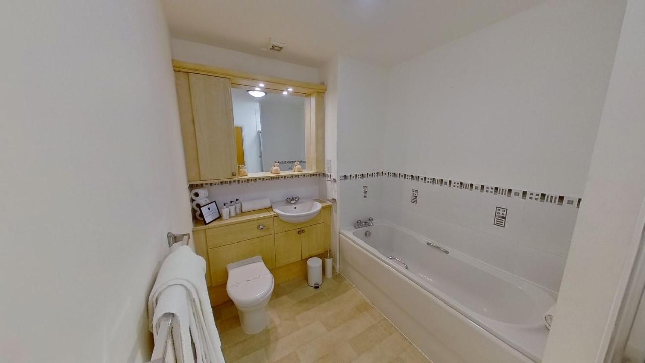 Orange Town House - Shaw Road, Only 6 Minutes To City Centre Aberdeen Exterior foto